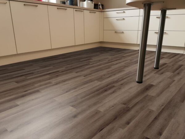 Amalfi Dark Honey Oak 4V 69Am81E