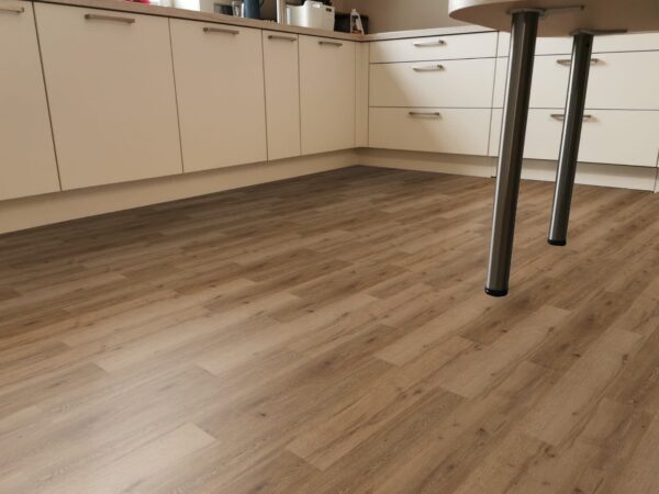 Capri Oak Evita Mocca 69Ca08