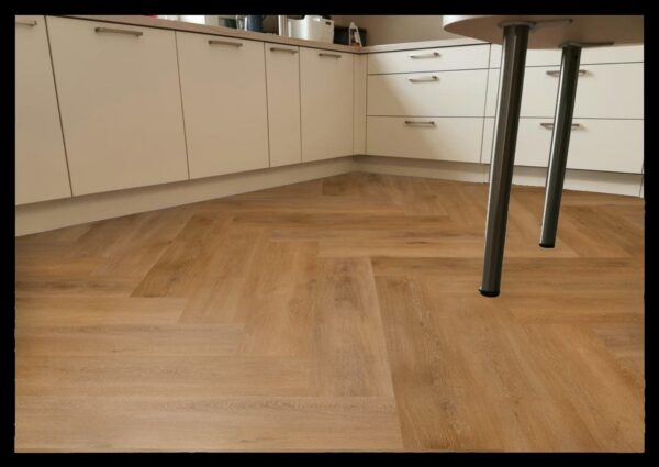 6416722X2 Contours IC55 Chantilly Chevron Ambre 6416722X