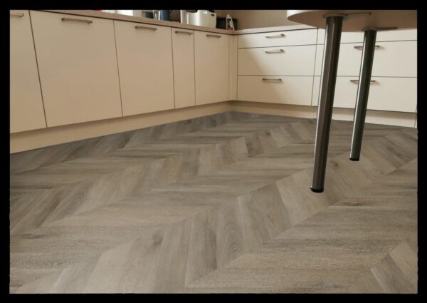 Contours Chevron IC55 Constance 85C76544X