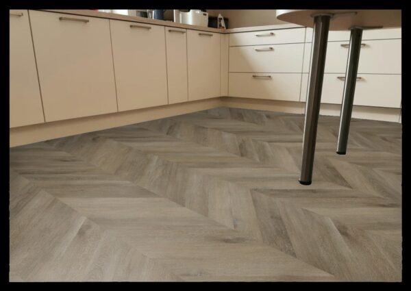 Contours Chevron IC55 Constance 85C76544X