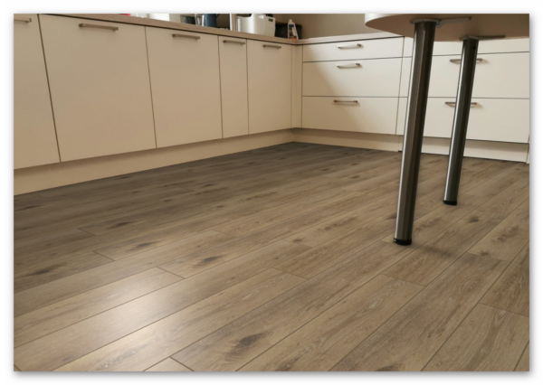 Authentics Regina 50-LVRE-139