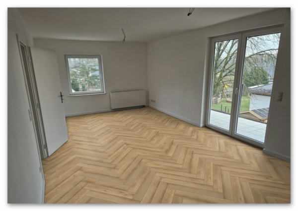 COREtec-Authentics-Regina-Herringbone-50-LVREH-139-Raumbild-03 Authentics Regina 50-LVREH-139