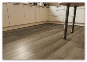 COREtec-Essentials-Tasman-Oak-50-50-LVPE-950-Raumbild-01 COREtec Essentials Tasman Oak 50 50-LVPE-950