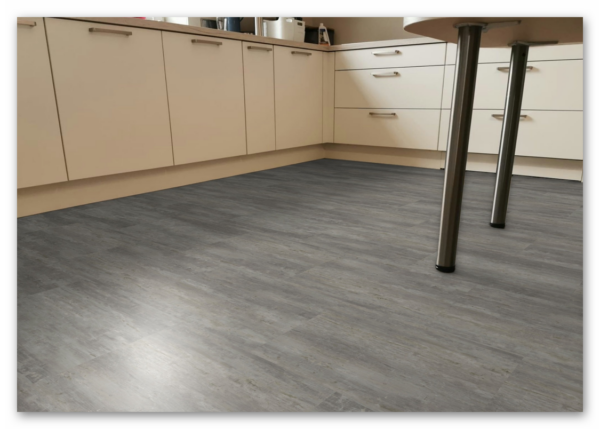 COREtec-Essentials-Weathered-Concrete-03-50-LVT-1803-Raumbild-01 COREtec Essentials Weathered Concrete 03 50-LVT-1803